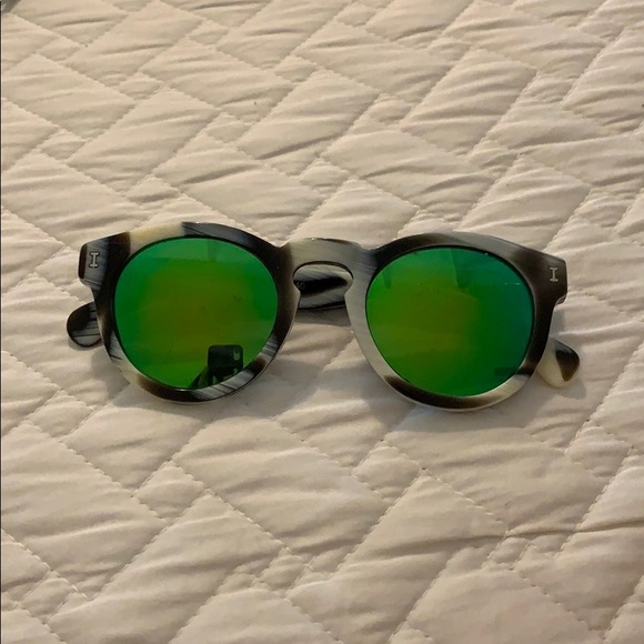 Illesteva Accessories - IllestIva Sunglasses